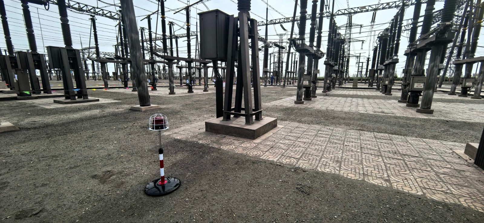 智能電子圍欄.jpg 智能電子圍欄.jpg